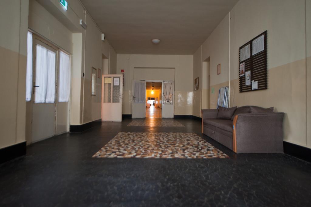 Mogyorodi Hostel - Budapest — Fotók 3